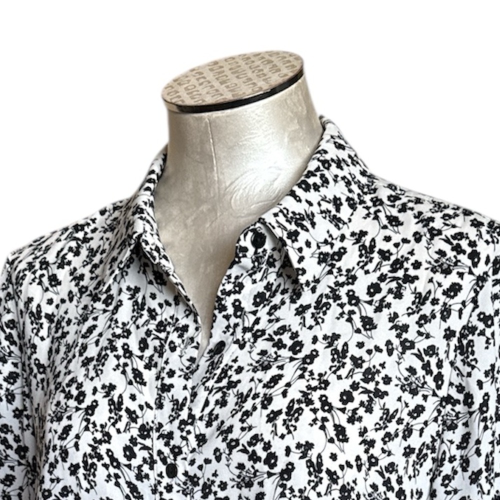 Adrianna Papell Women’s Black White Button up Floral Tunic size M New
